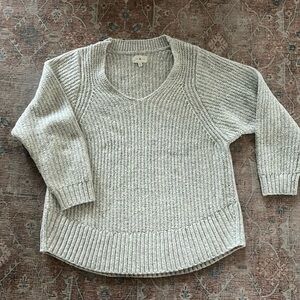 Lou & Grey Chunky V-Neck Sweater. EUC. Size M